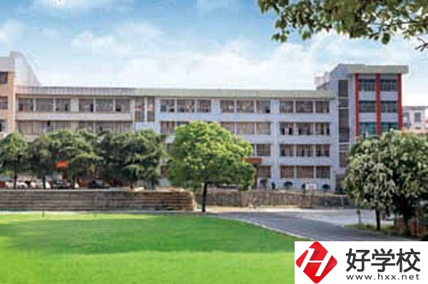 武岡市技工學(xué)校學(xué)費(fèi)多少錢？是公辦還是民辦？