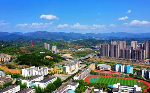四川信息職業(yè)技術(shù)學(xué)院在哪個(gè)城市?