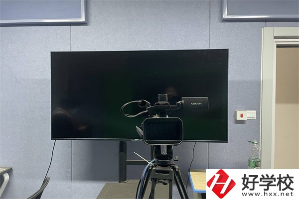 株洲英泰職校是中專嗎？學(xué)費(fèi)需要多少？
