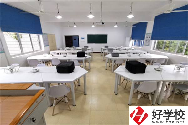 去湘潭鐵路工程學(xué)校怎么乘車？要帶什么資料？
