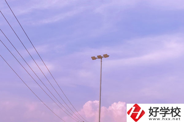 婁底市工貿(mào)職業(yè)中專學(xué)校怎么樣？