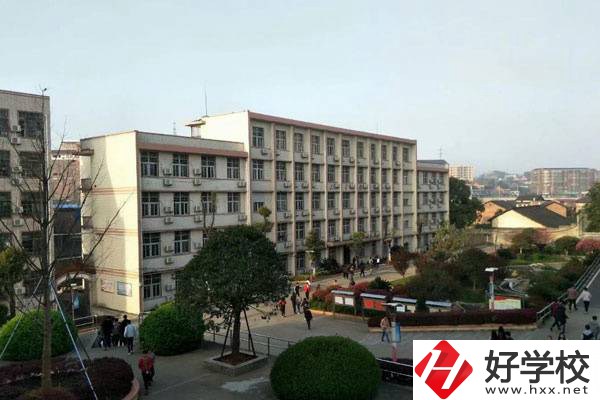 湖南有學(xué)服裝設(shè)計(jì)與工藝專業(yè)的職校嗎？就業(yè)情況如何？