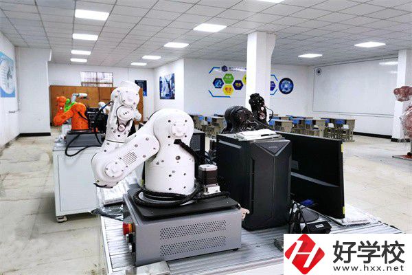 長(zhǎng)沙民辦重點(diǎn)中專有哪些？收費(fèi)如何？