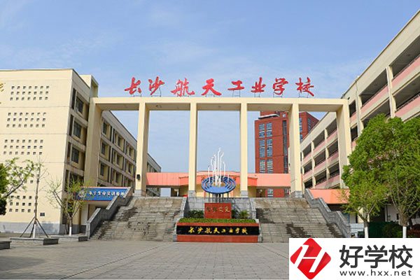 開(kāi)設(shè)航空服務(wù)專業(yè)的湖南中職，哪些學(xué)校比較好?