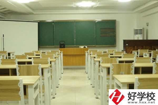 湖南長沙藝術(shù)學(xué)校專業(yè)學(xué)費是多少，有哪些助學(xué)政策？