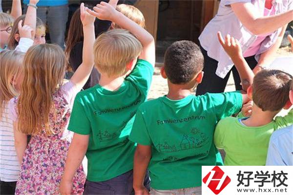 在湖南女生讀技校學(xué)什么專業(yè)最吃香？就業(yè)前景怎么樣？
