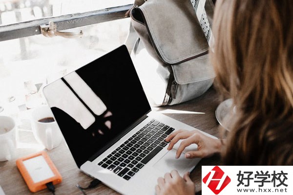 懷化市商貿(mào)經(jīng)濟管理學(xué)校好不好？宿舍怎么樣？
