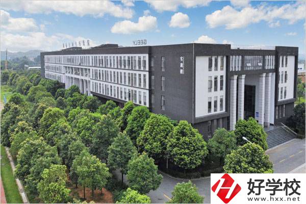湘潭吉利職校是公辦的還是民辦的？