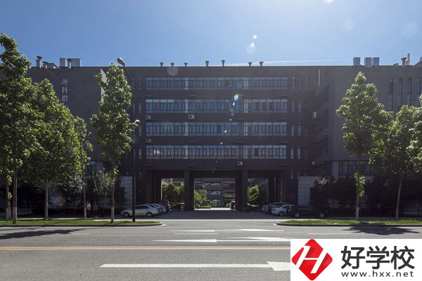 株洲市工業(yè)中等專業(yè)學(xué)校怎么樣？