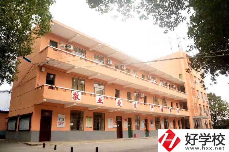 邵陽騰爵職業(yè)中專學校怎么樣？是軍事化管理嗎？
