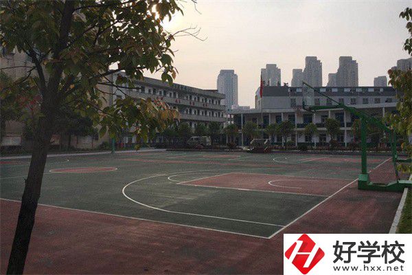 長(zhǎng)沙醫(yī)衛(wèi)技校有哪些？辦學(xué)條件怎么樣？