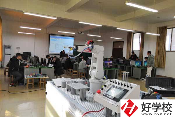 桂陽縣職業(yè)技術學校是公辦嗎？學校好不好？