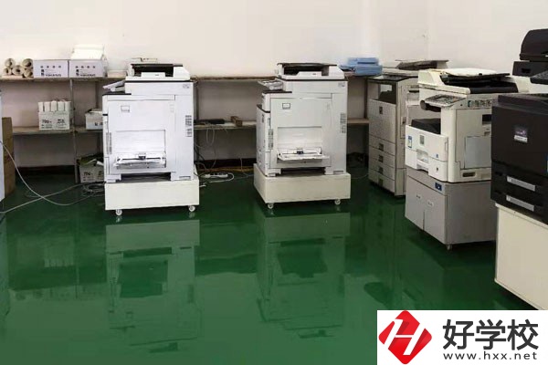 新化縣楚怡工業(yè)學校怎么樣，辦學條件好嗎？