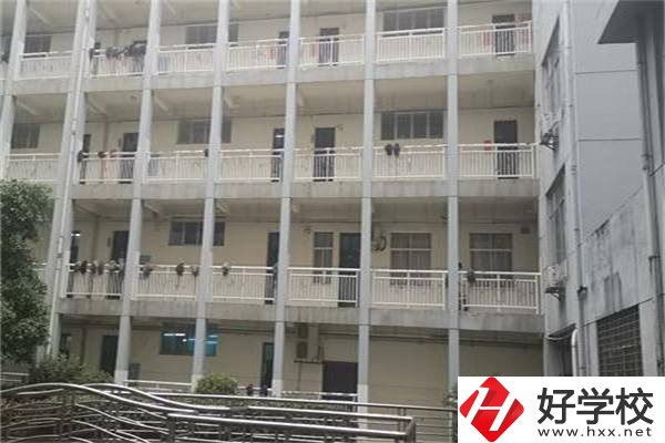 張家界有國家重點的中專學(xué)校嗎？學(xué)費要多少？