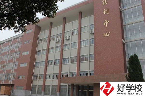 岳陽市高級(jí)技工學(xué)校有哪些辦學(xué)特色？