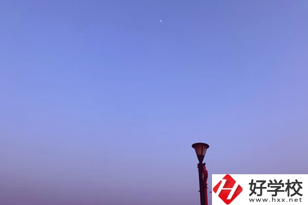 張家界旅游職業(yè)學校校園環(huán)境怎么樣？