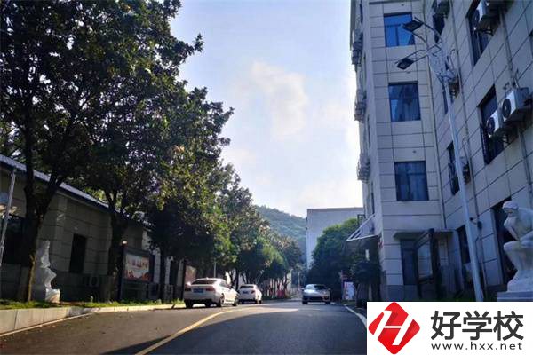 湖南有國家正規(guī)民辦技校嗎？民辦技校真的不值得讀嗎？