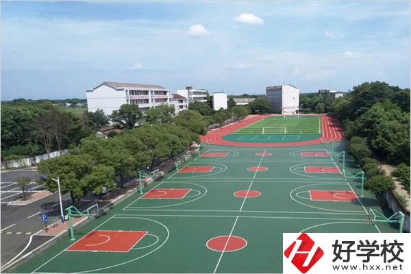益陽(yáng)市綜合職業(yè)中等專(zhuān)業(yè)學(xué)校操場(chǎng)