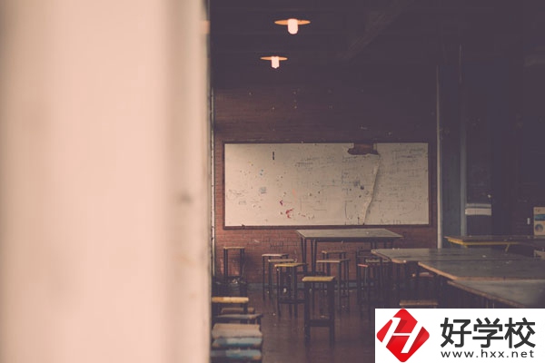 懷化市商貿(mào)經(jīng)濟(jì)管理學(xué)校好不好？宿舍怎么樣？