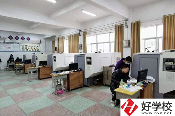 漣源市工貿(mào)職業(yè)中等專業(yè)學(xué)校有哪些特色專業(yè)？