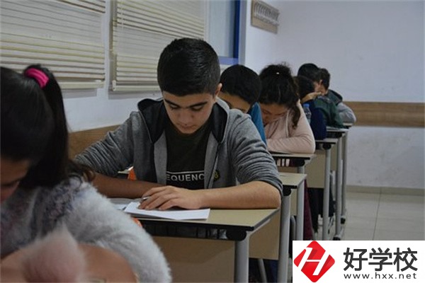 在湖南就讀中專限制戶籍嗎？上中專好不好？