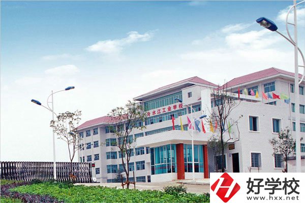 冷水江工業(yè)中等專業(yè)學(xué)校生活環(huán)境怎么樣？
