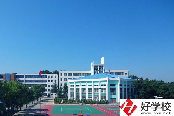 岳陽(yáng)市中岳經(jīng)貿(mào)職業(yè)技術(shù)學(xué)校是公辦還是民辦？學(xué)費(fèi)貴嗎？