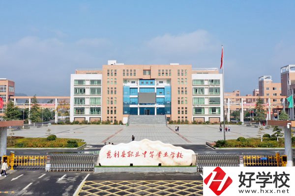 張家界有哪些公辦的中職學(xué)校？分別有些什么專業(yè)？