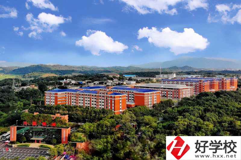 長沙醫(yī)學(xué)中專學(xué)校地址在哪？環(huán)境好不好？