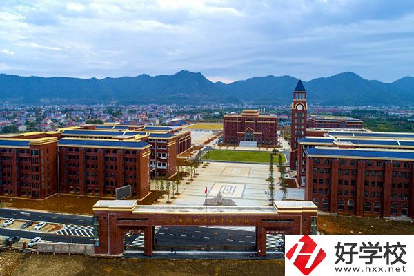 湘北職業(yè)中專學校是公辦的還是民辦的？在哪里？