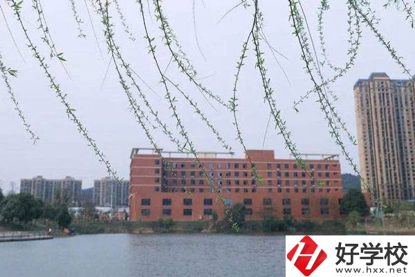 岳陽有哪些公辦技校？學(xué)費(fèi)一般是多少？