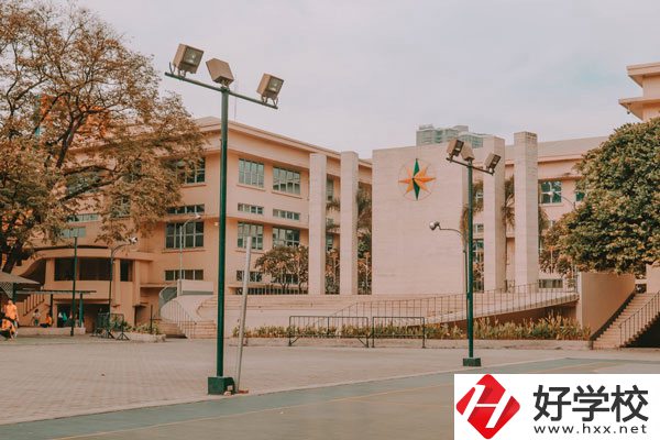 湖南懷化商業(yè)學(xué)校環(huán)境好不好？宿舍怎么樣？