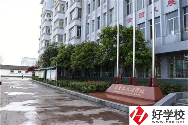 張家界旅游學(xué)校是湖南省重點(diǎn)學(xué)校嗎？