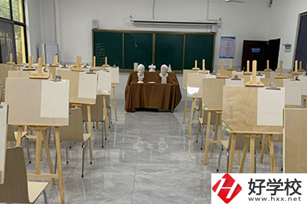 衡陽(yáng)市鐵路運(yùn)輸職業(yè)學(xué)校專業(yè)有哪些，有哪些辦學(xué)特色？