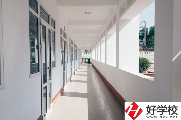 衡陽(yáng)市鐵路運(yùn)輸職業(yè)學(xué)校好不好？宿舍怎么樣？