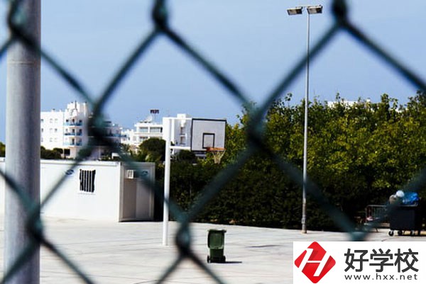 湖南省經(jīng)濟(jì)貿(mào)易職業(yè)中專學(xué)校好不好？宿舍怎么樣？