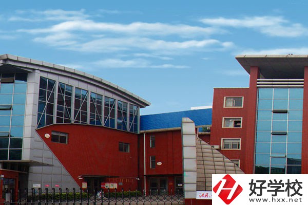 湖南長(zhǎng)沙藝術(shù)學(xué)校食堂環(huán)境怎么樣？