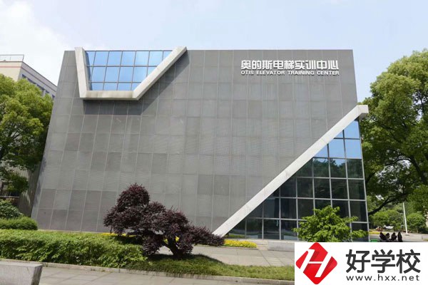 湘潭信息中等職校如何？學(xué)費(fèi)情況怎么樣？