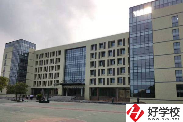 湖南省永州市工業(yè)貿(mào)易中等專業(yè)學(xué)校的辦學(xué)實(shí)力怎么樣？
