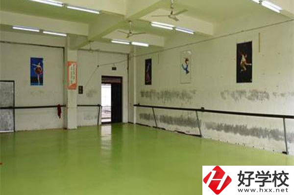 張家界旅游學校開設(shè)了哪些熱門專業(yè)？
