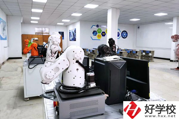 想學(xué)酒店管理，長沙有哪些中職學(xué)校可以推薦？