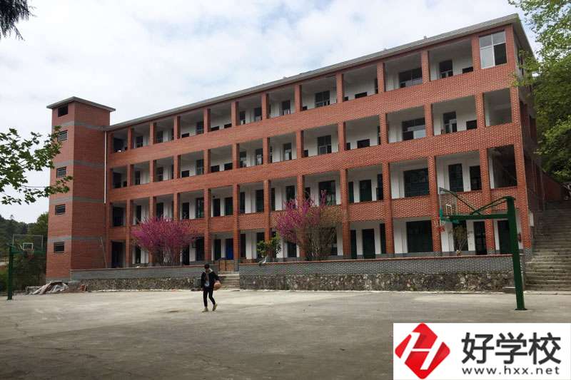 湖南湘西涉外經(jīng)濟職業(yè)學校收費貴不貴？值得報考嗎？