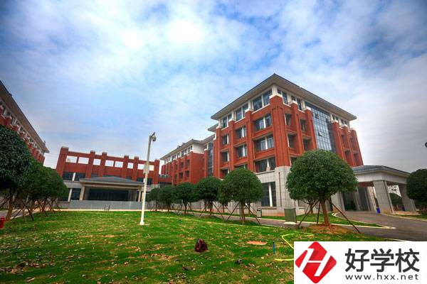 湖南有哪些藝術(shù)類的中職學(xué)校？