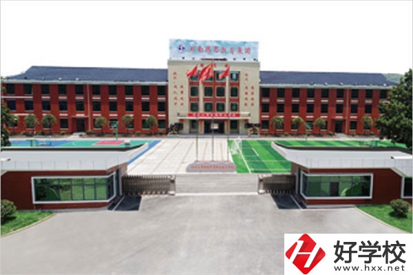 冷水江市新程中等職業(yè)技術(shù)學(xué)校有哪些優(yōu)勢？