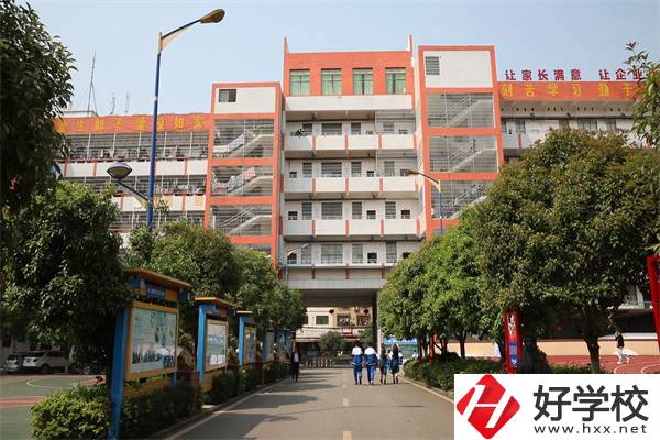 湖南育才技工學(xué)校怎么樣？是公辦學(xué)校嗎？