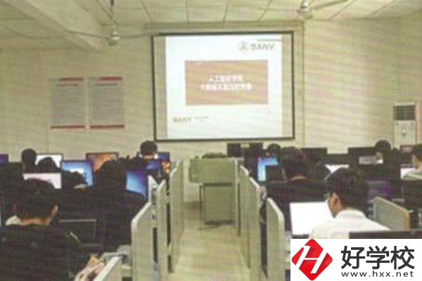 張家界僑輝職業(yè)技術學校有哪些專業(yè)，入學須知有哪些？