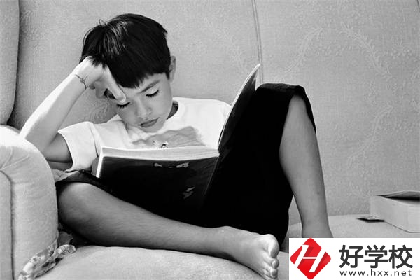 湖南初三男孩不想上學(xué)怎么辦？不參加中考還有書讀嗎？