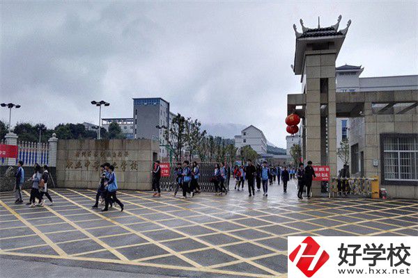 懷化中職學什么專業(yè)可以做導游？有什么學校推薦？