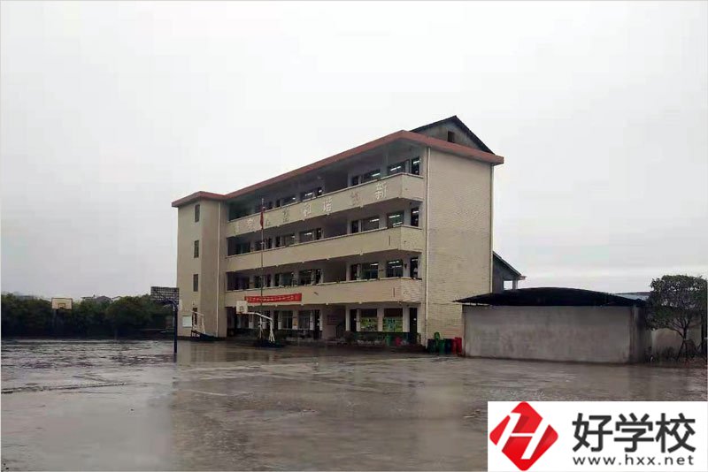 張家界僑輝技術(shù)學(xué)校宿舍情況怎樣？值不值得報(bào)？