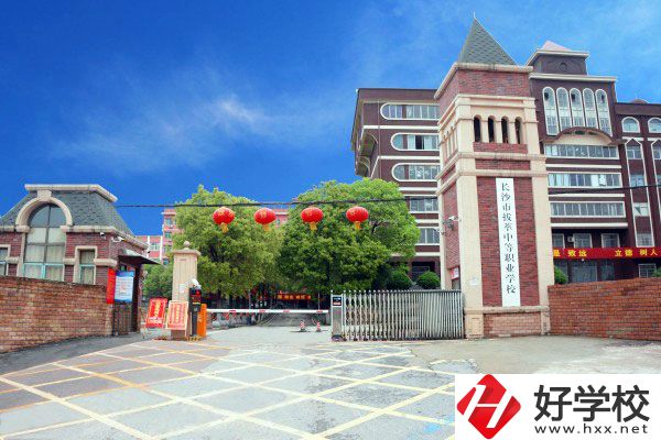 長(zhǎng)沙市拔萃中等職業(yè)學(xué)校有哪些專(zhuān)業(yè)？學(xué)費(fèi)是多少？